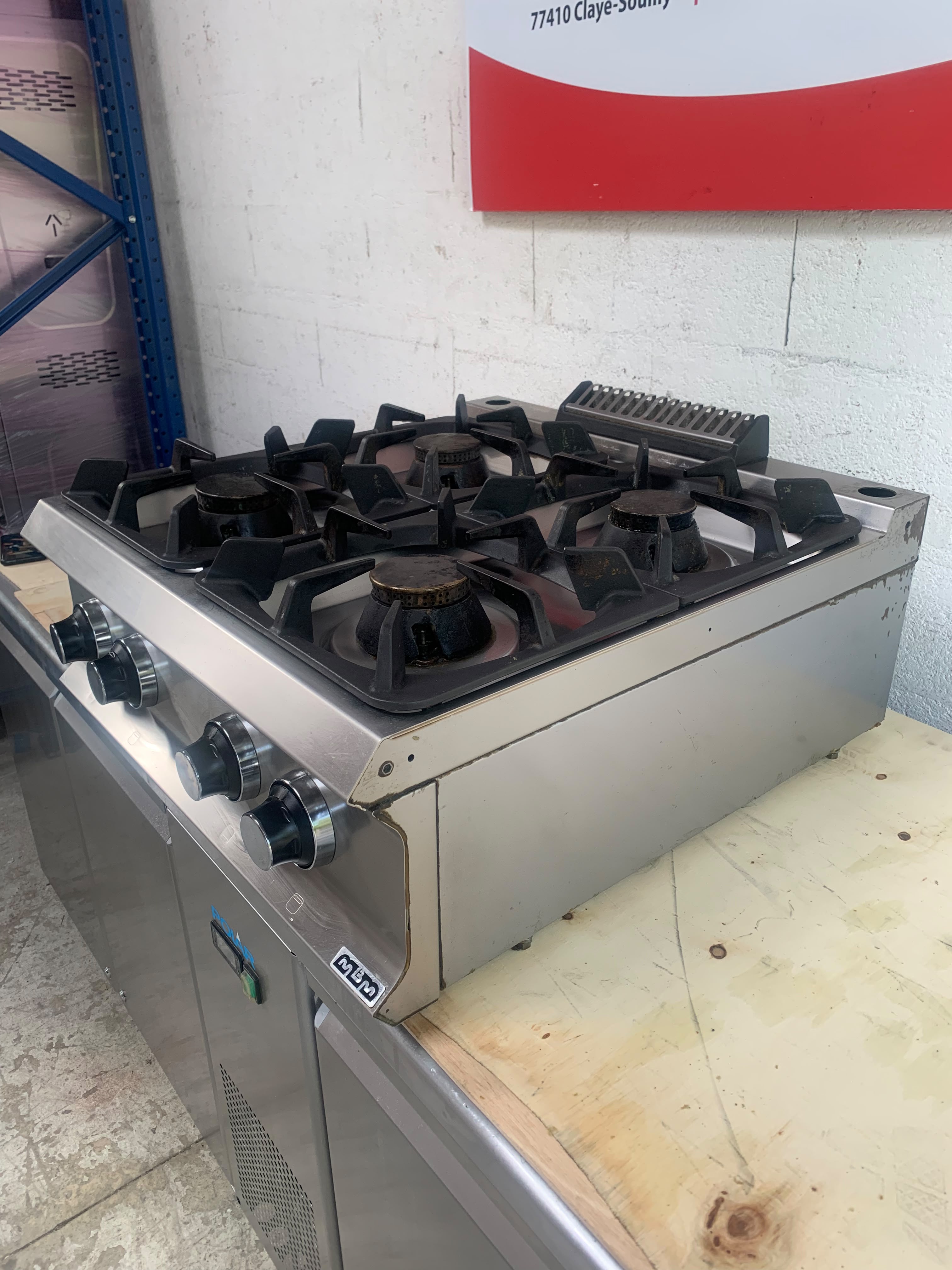OCCAS2:Plan de cuisson à gaz 4 feux mbm fb77txl domina pro 700