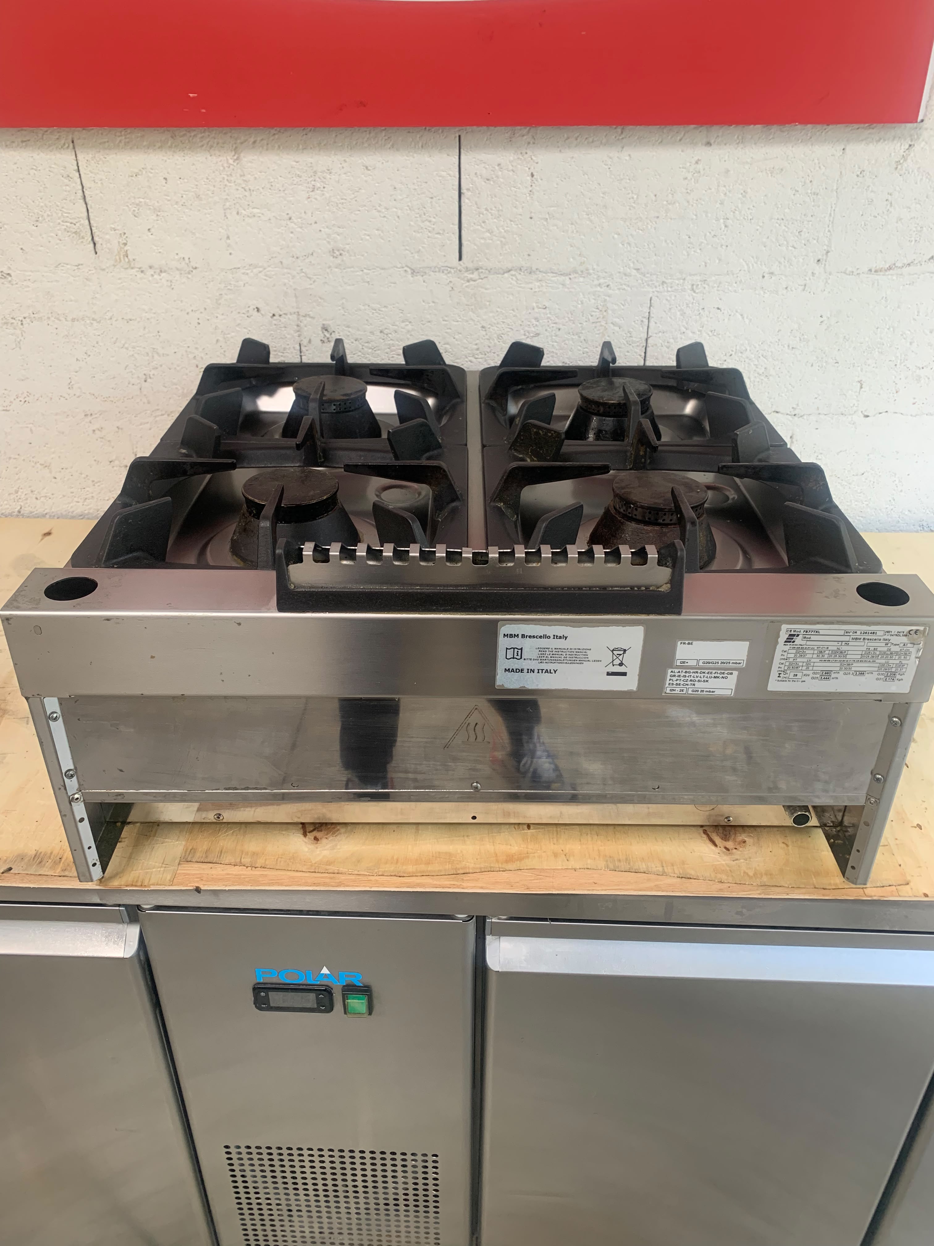 OCCAS2:Plan de cuisson à gaz 4 feux mbm fb77txl domina pro 700
