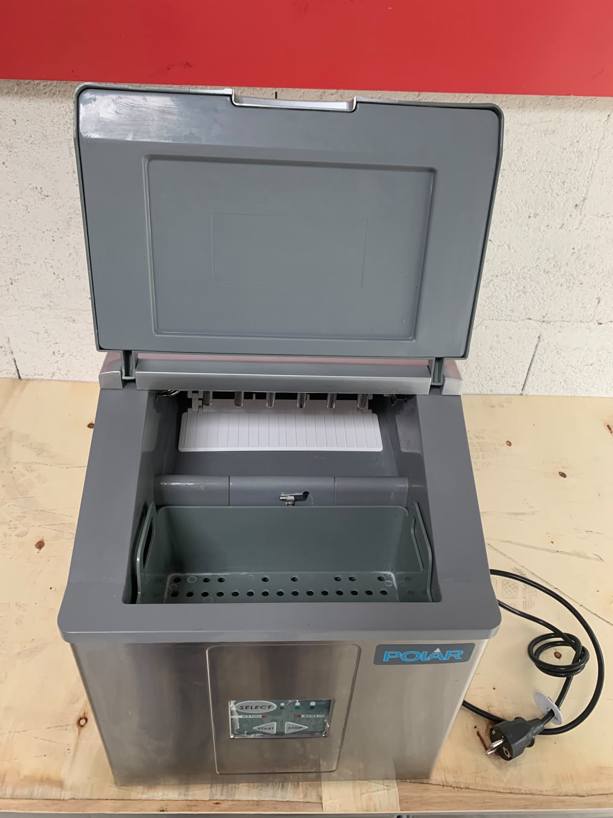 Machine à glaçons de comptoir 15kg Polar Série C CH479