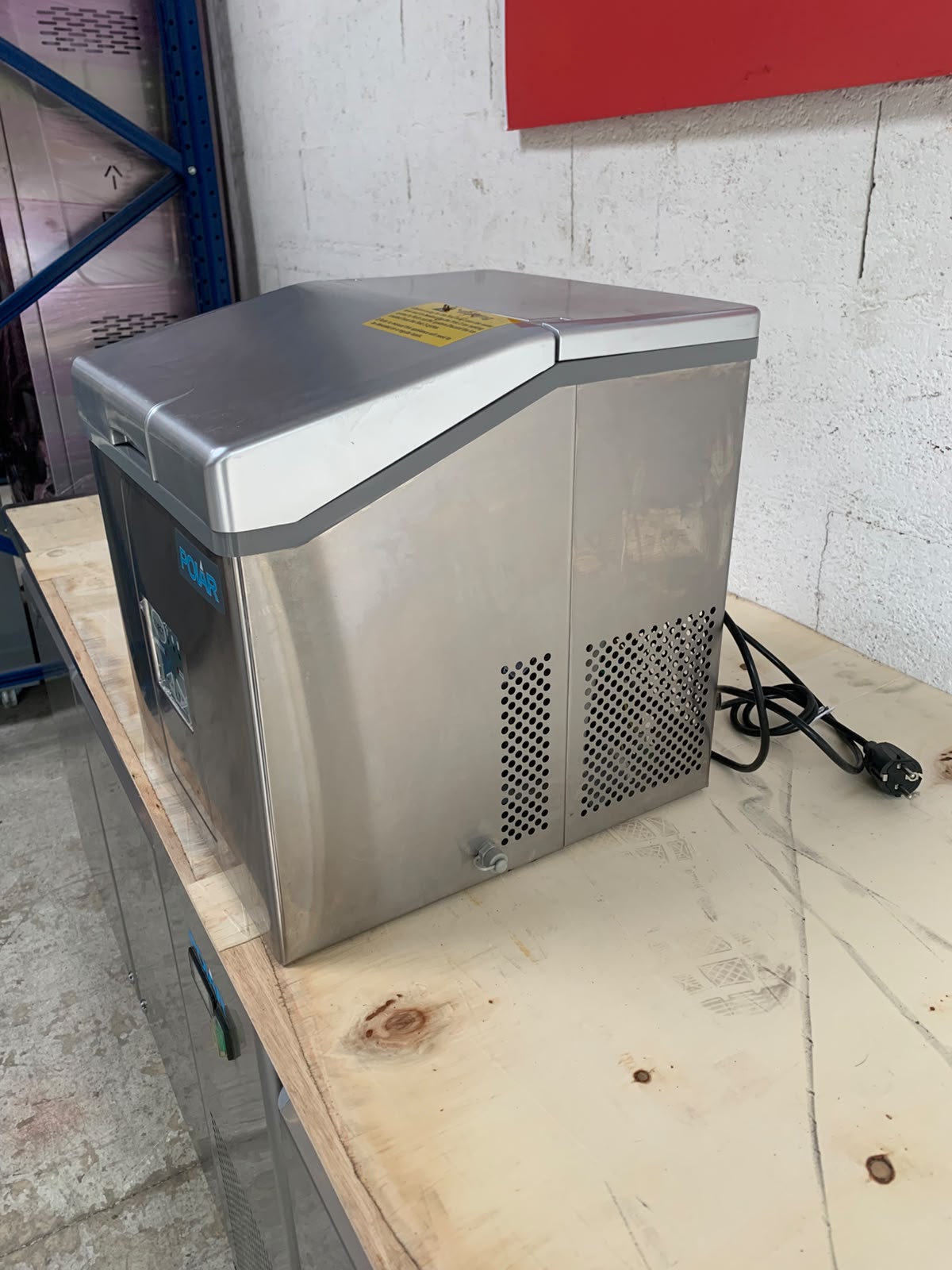 Machine à glaçons de comptoir 15kg Polar Série C CH479