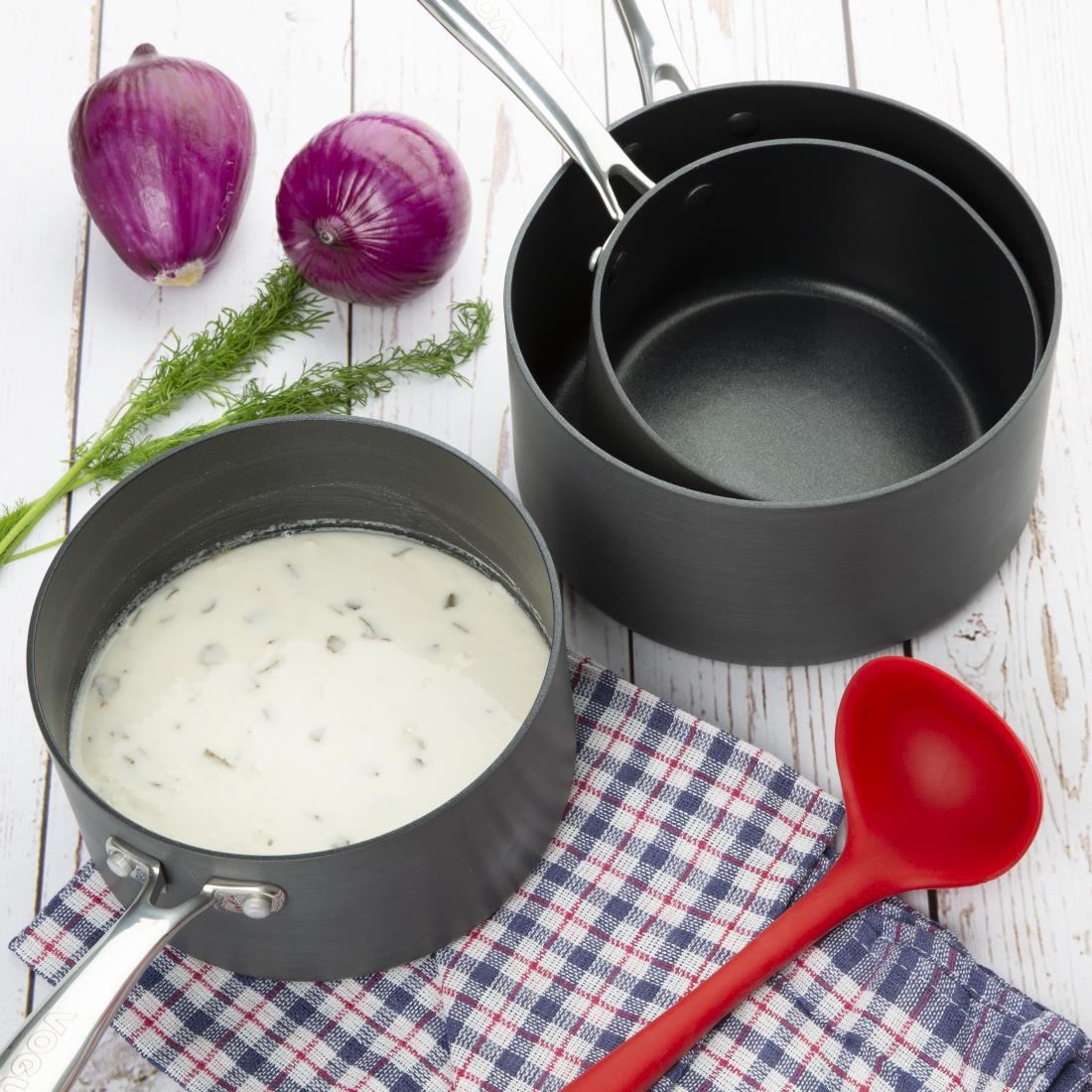 Casserole antiadhésive en aluminium anodisé Vogue 160mm CP762