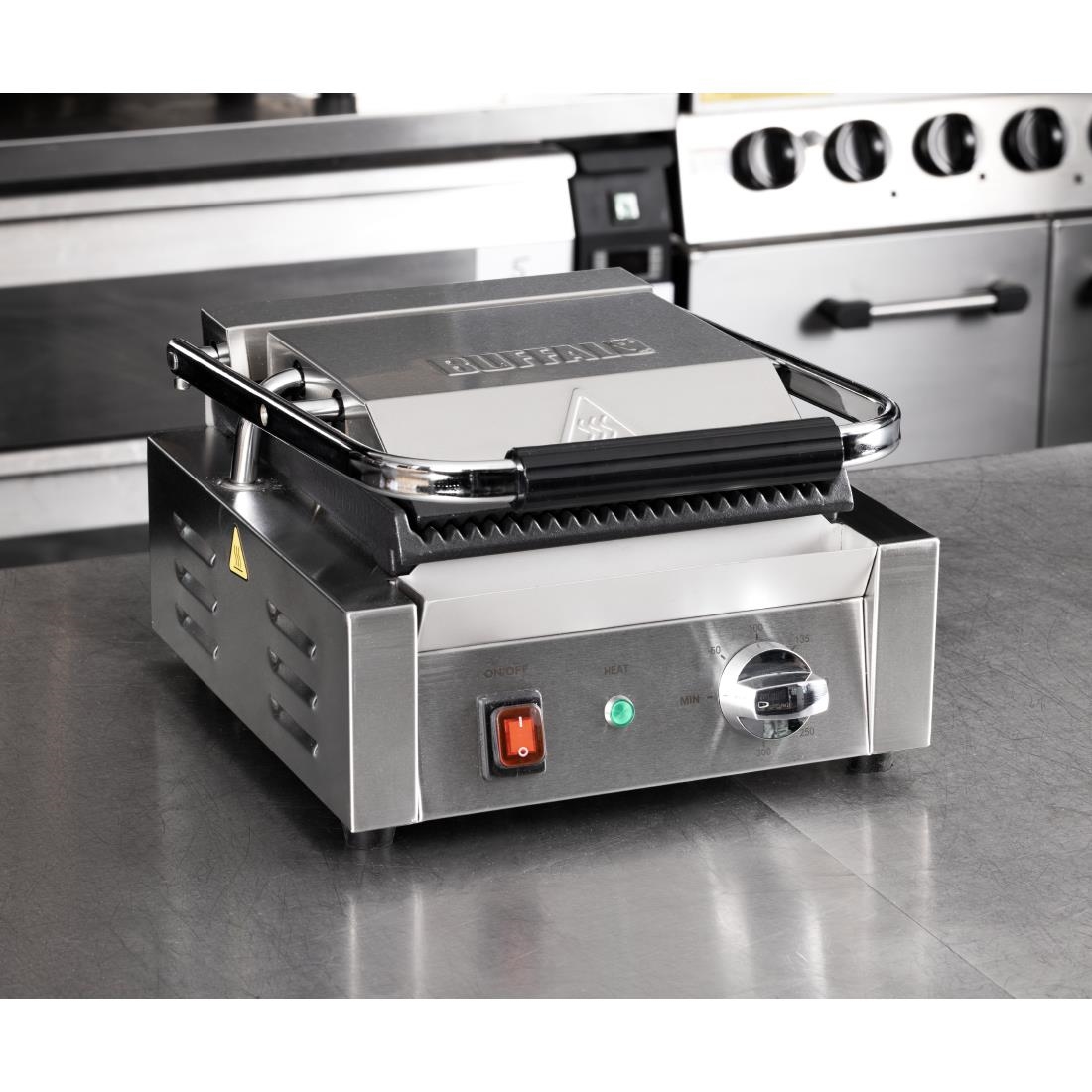 Gril de contact simple Bistro Buffalo rainuré/rainuré CU600